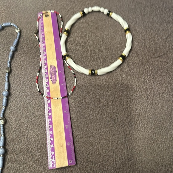 Lot 6 beaded necklaces.The small white with navy blue beads is more of a choker. - Picture 3 of 6